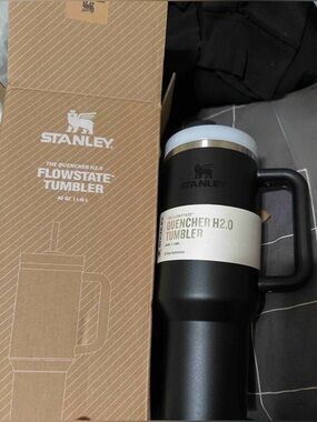 Stanley Black 40 Oz H2.0 Cup, Stainless Insulated Tumbler With Lid & Straw-NIB🖤